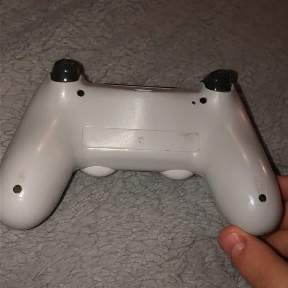 It comes with Madden 21 head set ps4 all the cables and the Controller